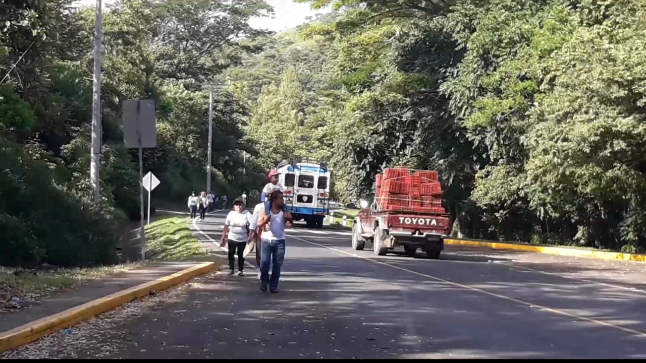 Fieles católicos, en Matagalpa peregrinan al santuario divino niño.