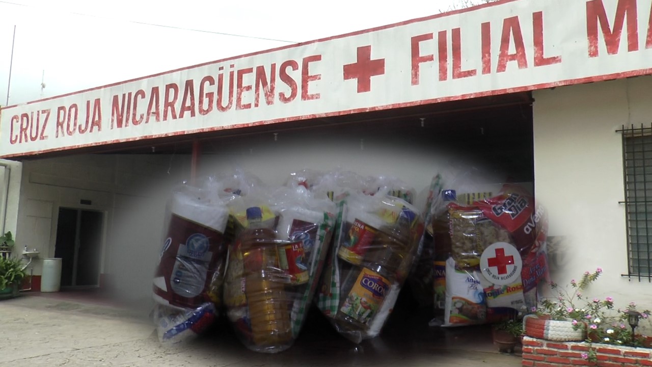 Cruz Roja realiza entrega de paquetes alimenticios a personas de escasos recursos