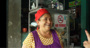 Paula Urbina quien se dedica ha la venta de guirilas