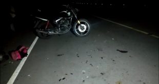 Motociclista pierde el control e impacta contra el pavimento