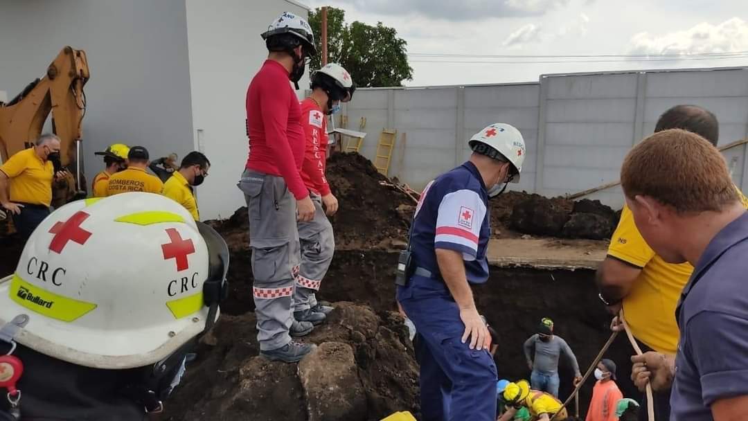 Nicaragüense muere soterrado en una zanja en Heredia Costa Rica 