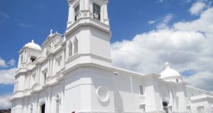 Padre Sadiel Eugarrios, solicita ayuda a la feligresía para la pintura de Catedral