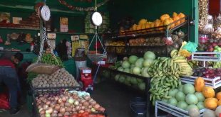 Comerciante de verduras reporta buenas ventas de cara al fin de año