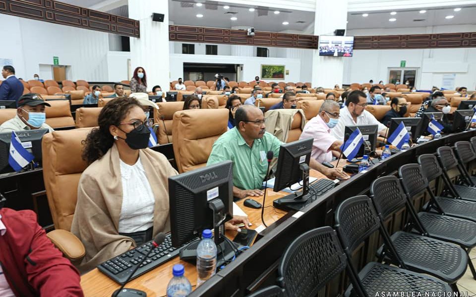 Gobierno de Nicaragua cancela personería a 6 universidades y 11 ONG más